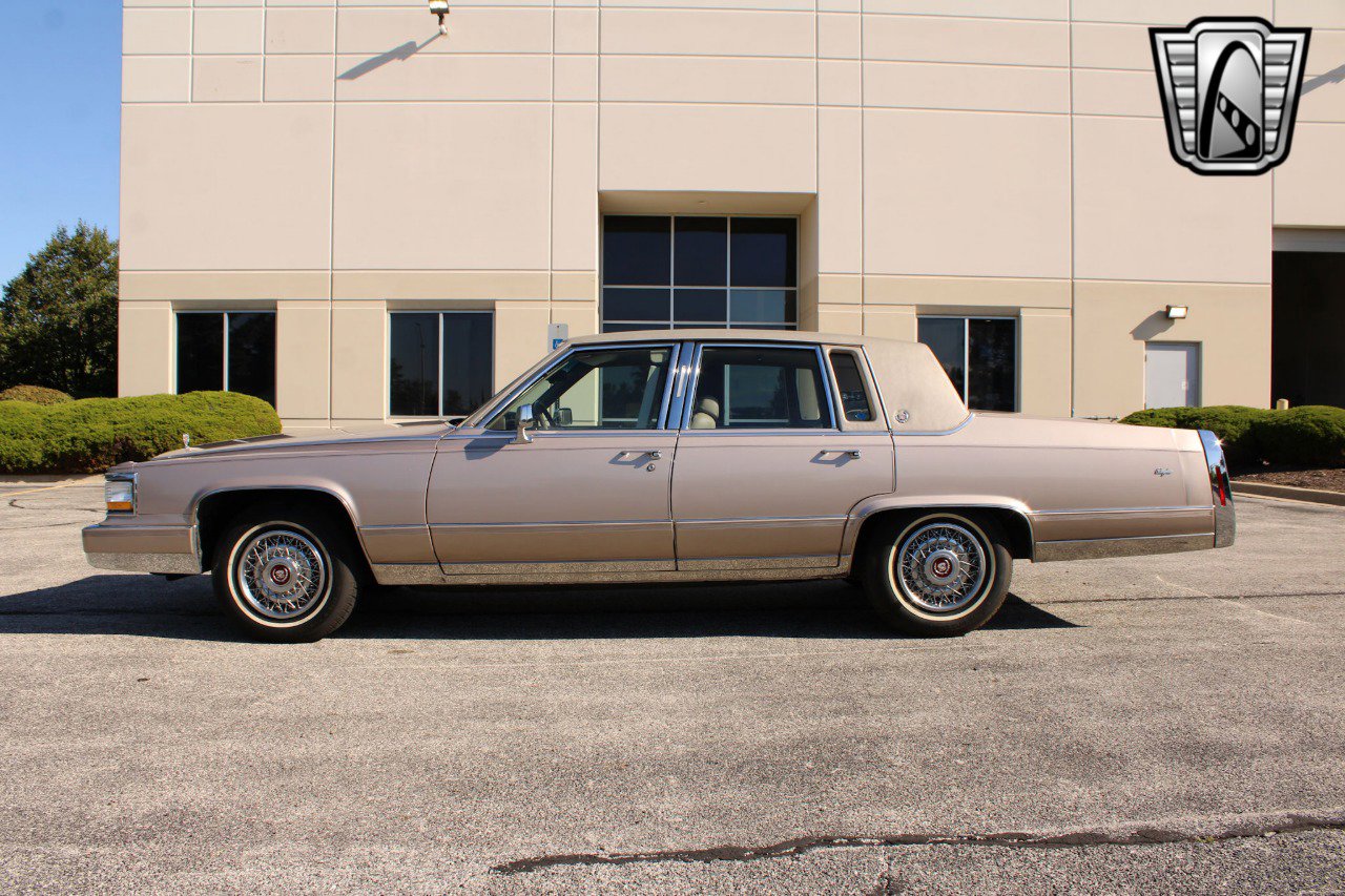Used 1992 Cadillac Brougham image 4