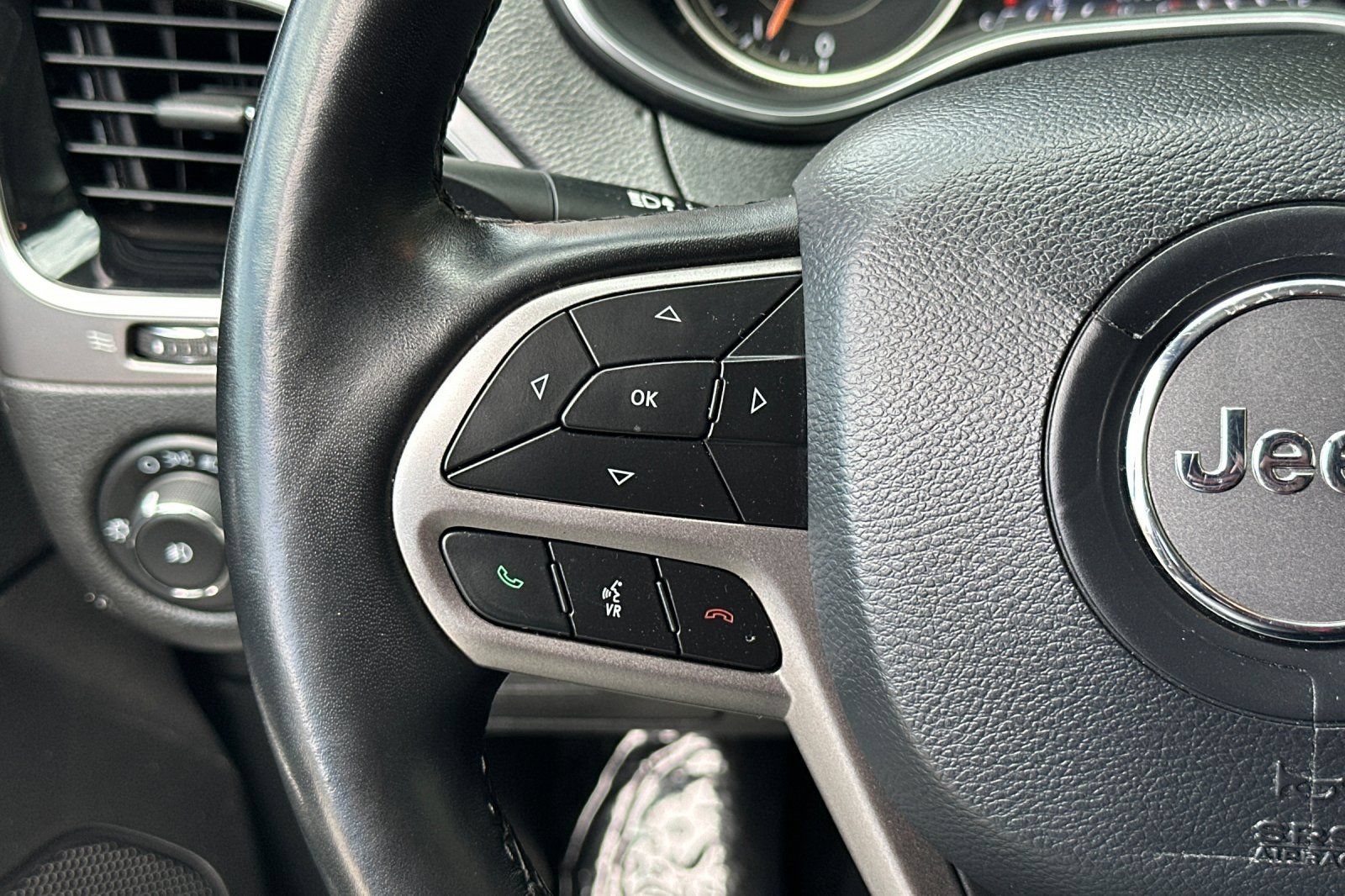 Used 2020 Jeep Cherokee Limited w/ Advanced Safety Group FWD image 29