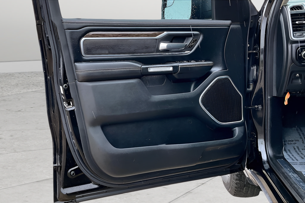Used 2019 RAM 1500 Laramie AWD/4WD image 16