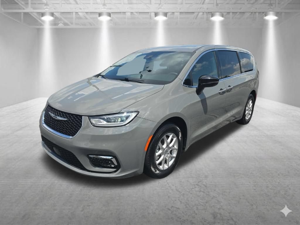 Used 2025 Chrysler Pacifica Select FWD image 8