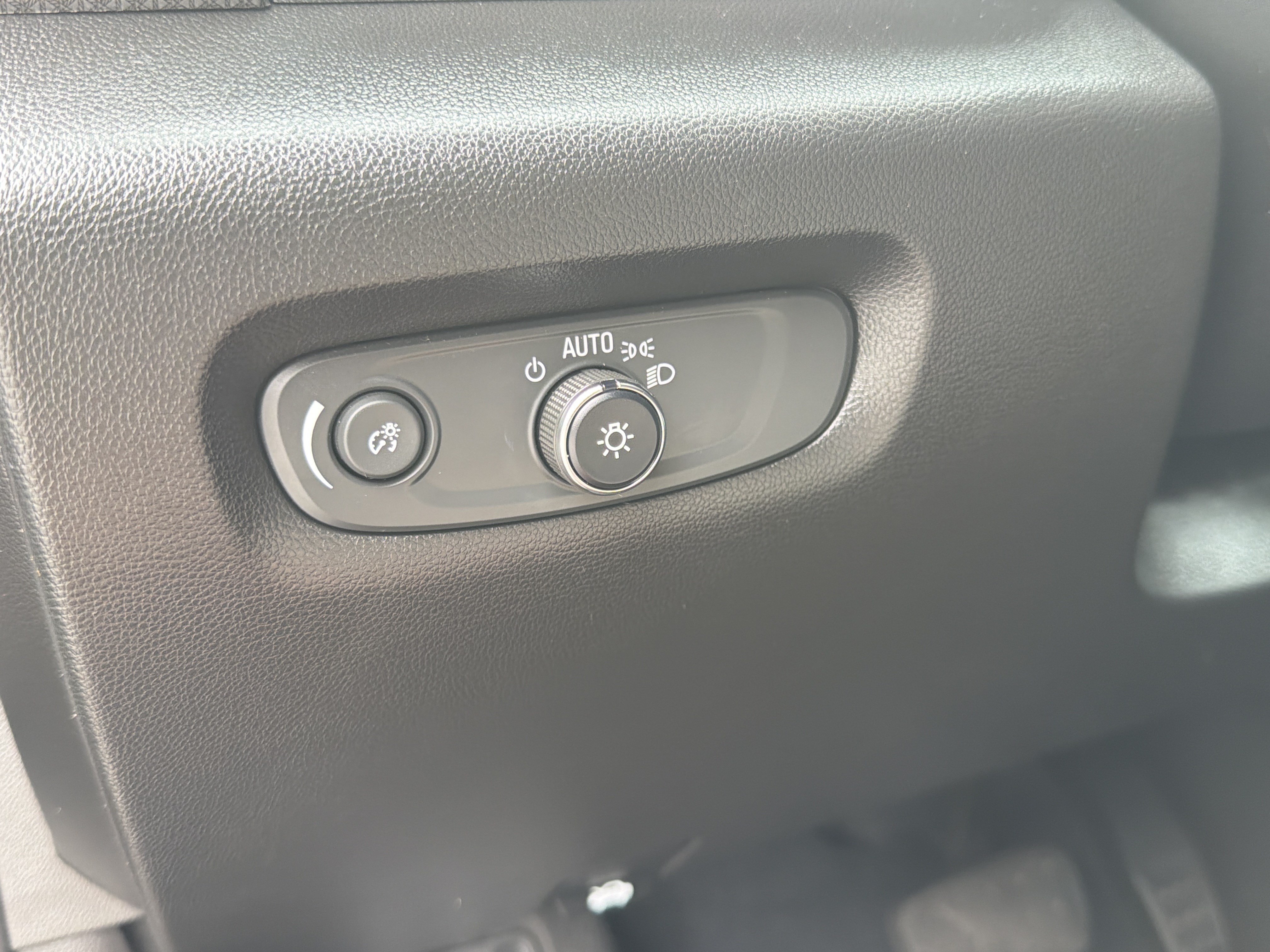 Certified 2023 Chevrolet Traverse Premier FWD image 32