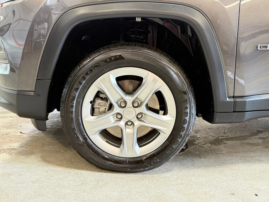 Certified 2023 Jeep Compass Latitude w/ Convenience Group AWD/4WD image 38