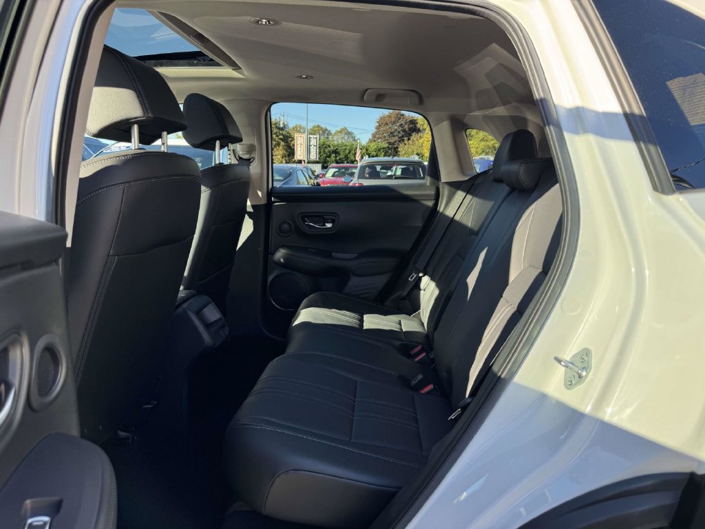 Used 2023 Honda HR-V EX-L image 11