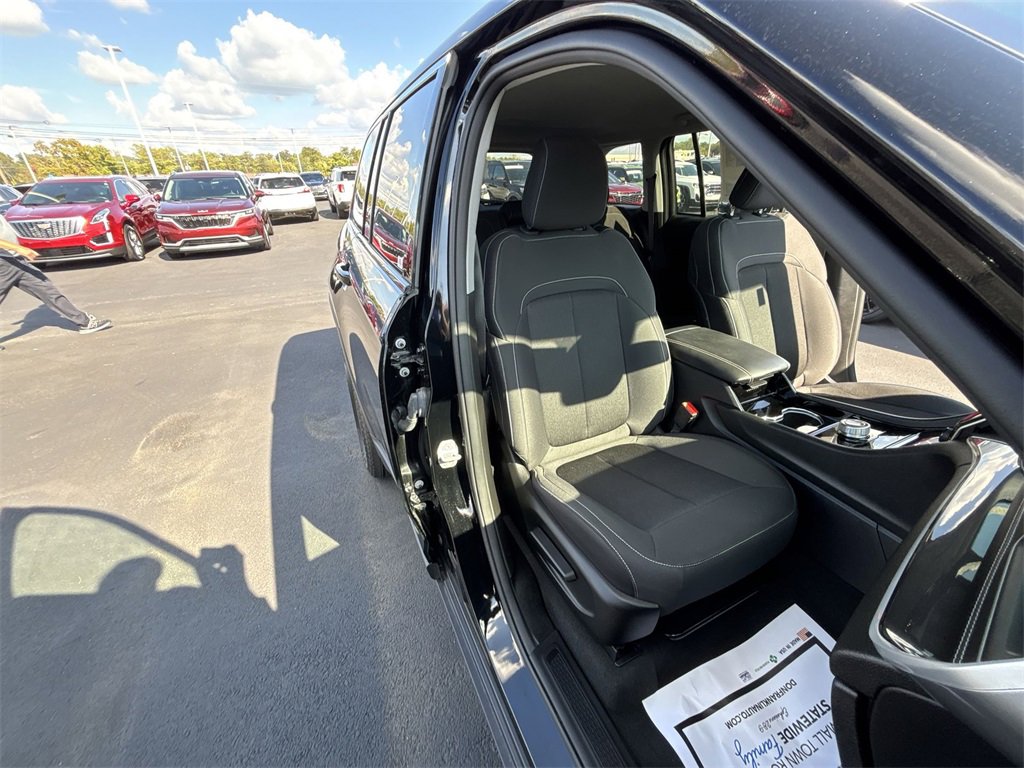 Used 2023 Jeep Grand Cherokee Laredo image 29