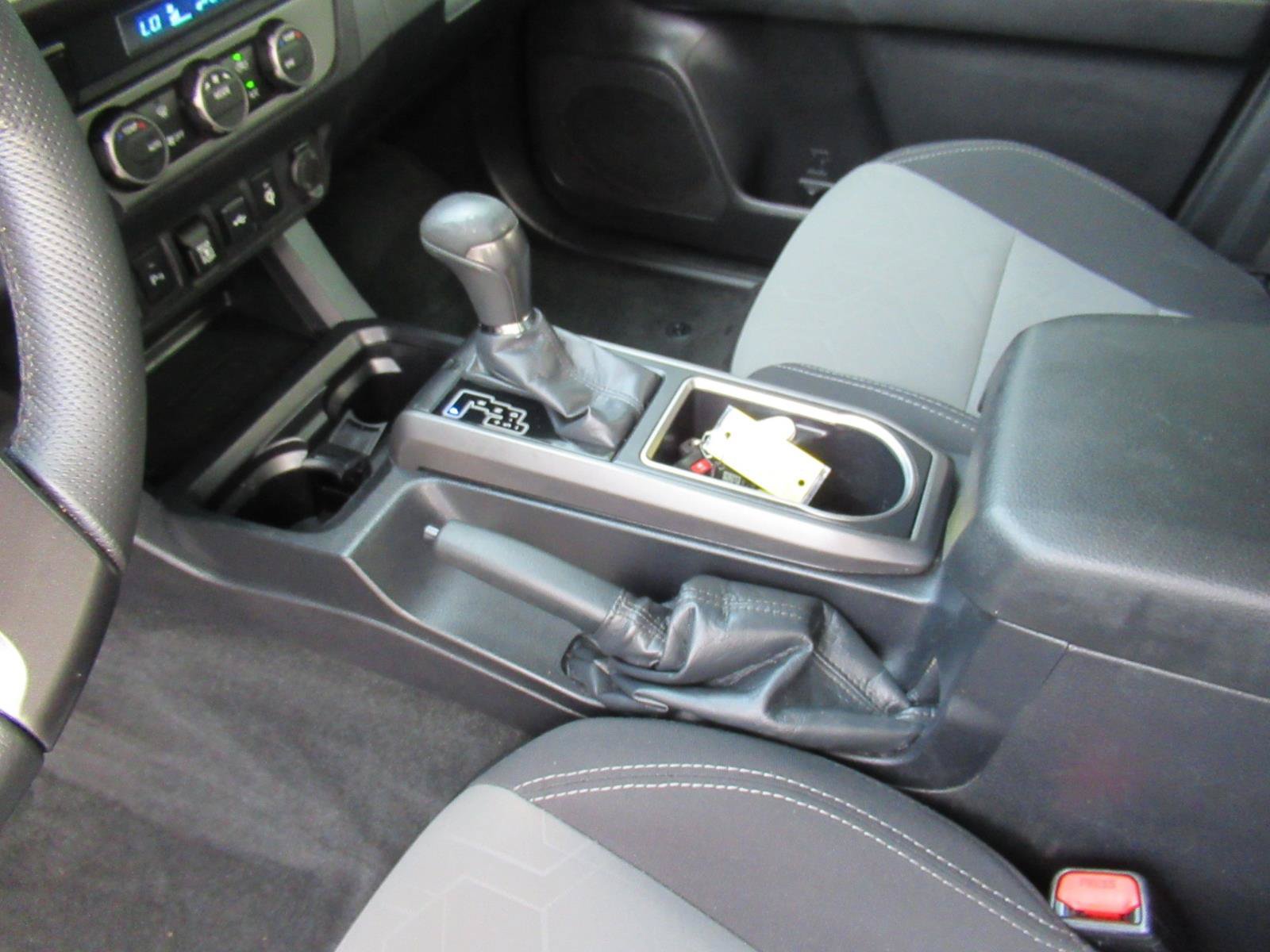 Used 2022 Toyota Tacoma TRD Sport w/ Technology Package RWD image 18