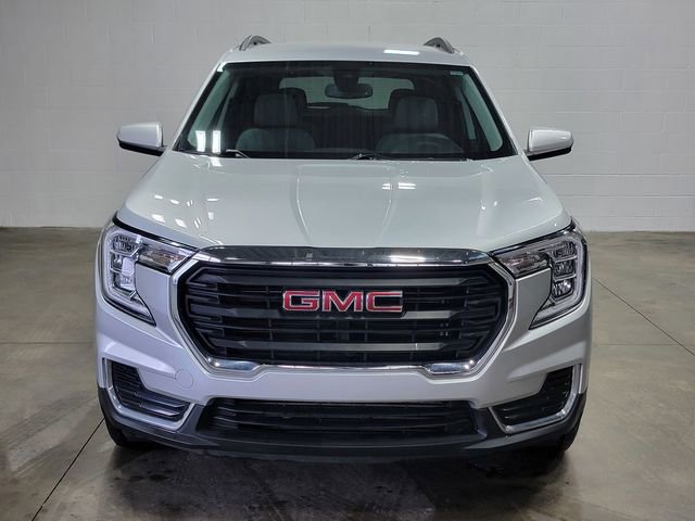 Used 2022 GMC Terrain SLE w/ Driver Convenience Package image 3