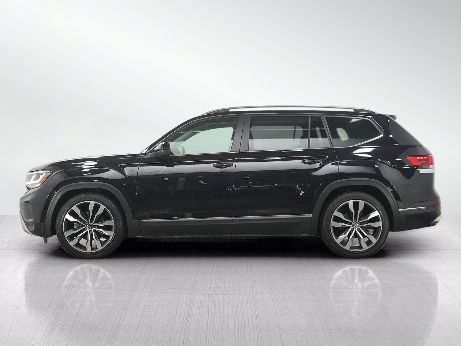Used 2022 Volkswagen Atlas SEL AWD/4WD image 2