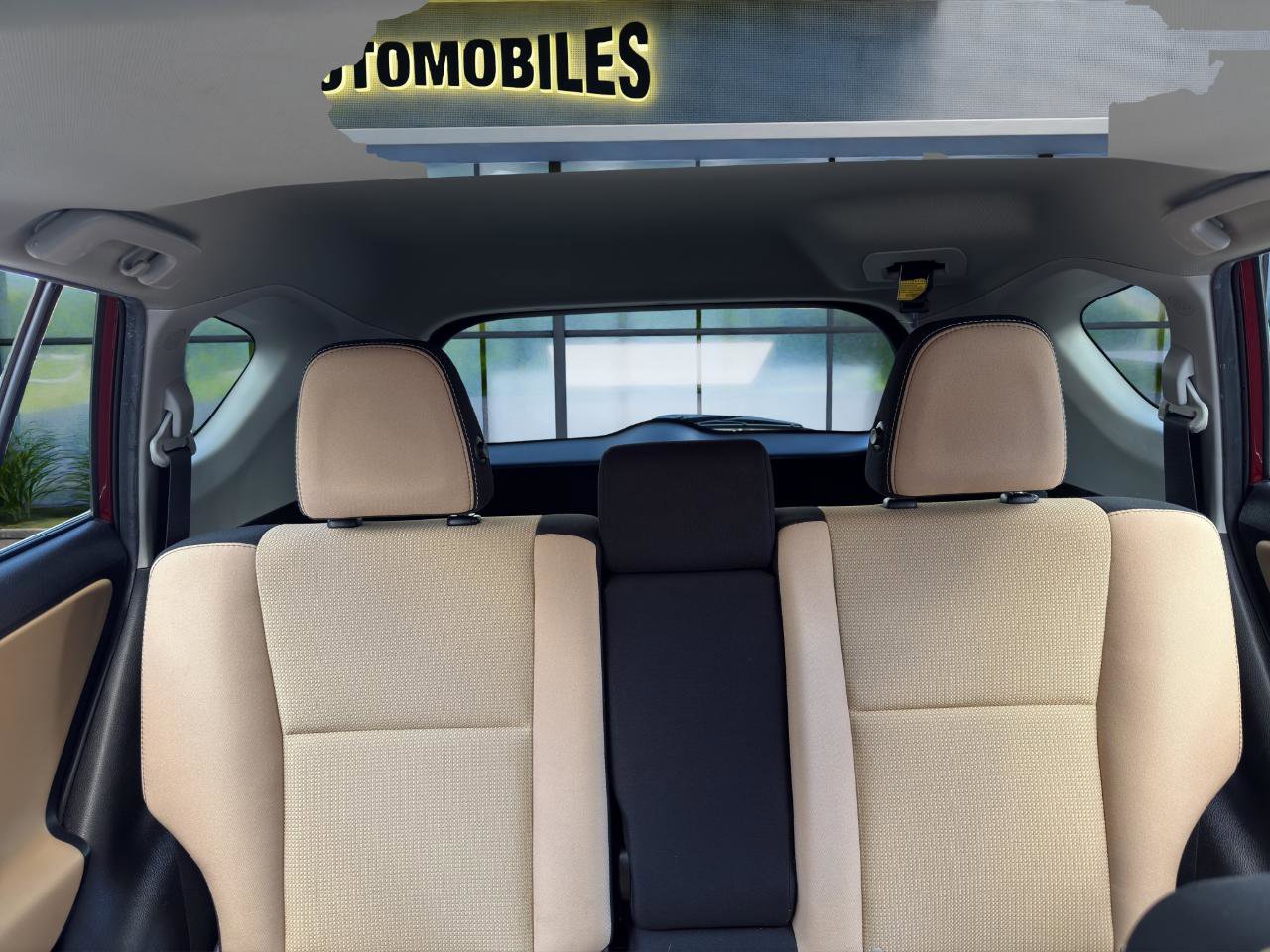 Used 2018 Toyota RAV4 XLE FWD image 19