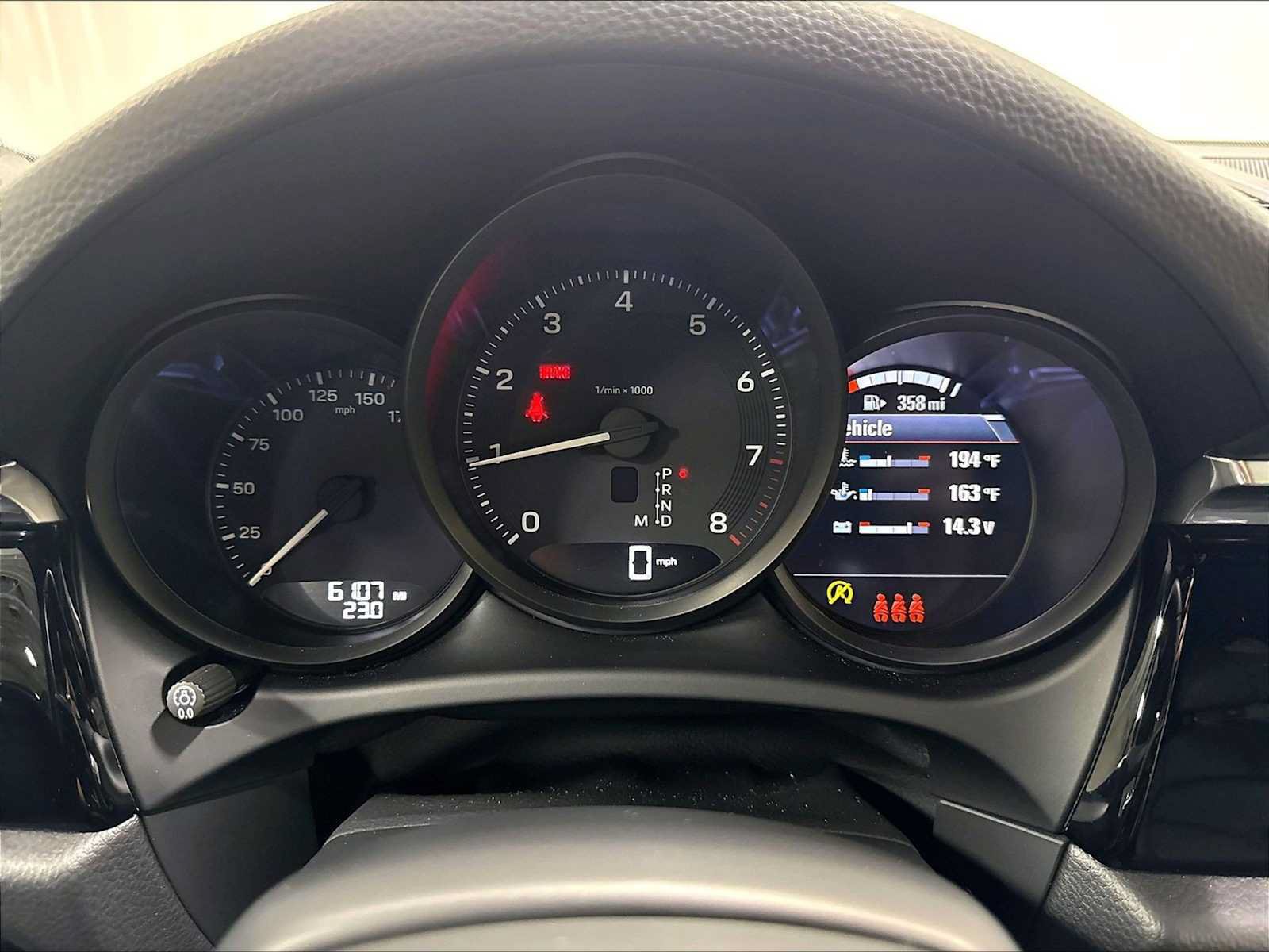 Used 2026 Porsche Macan AWD/4WD image 23