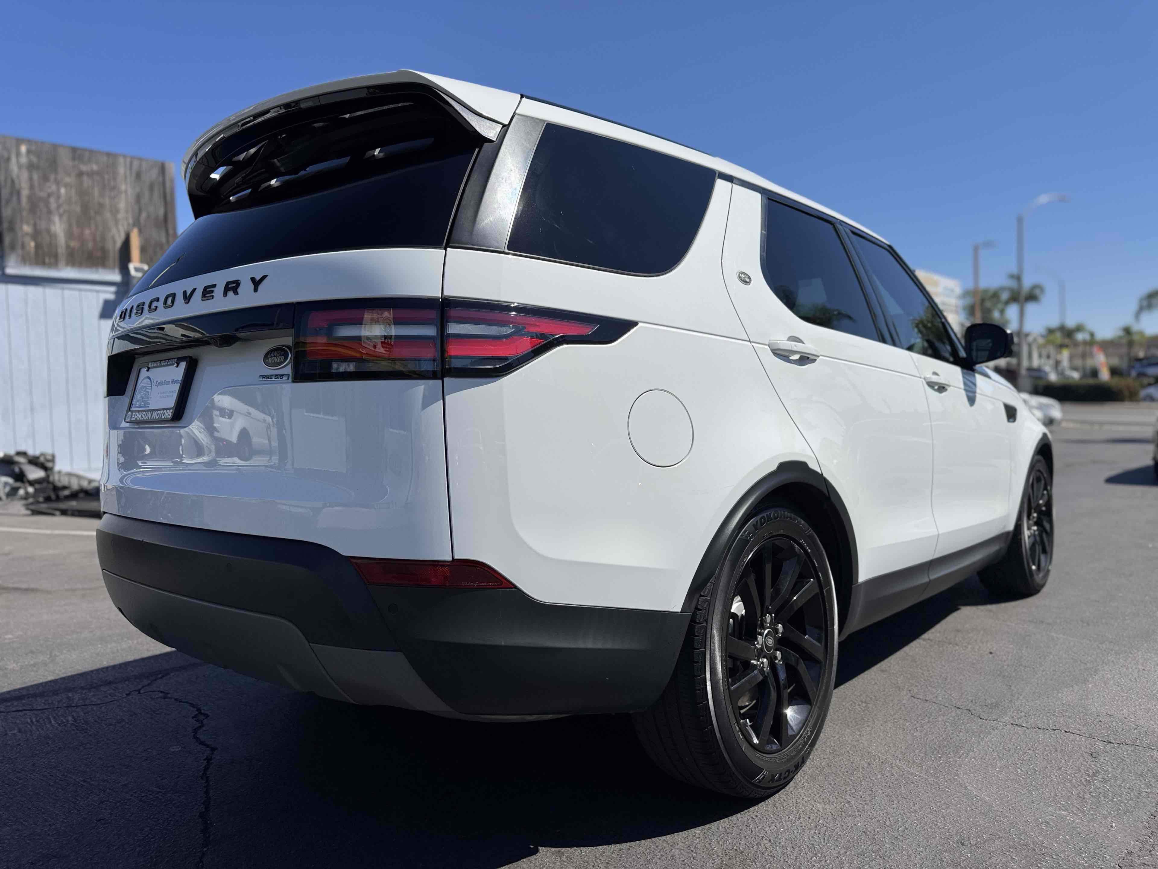 Used 2018 Land Rover Discovery HSE AWD/4WD image 5
