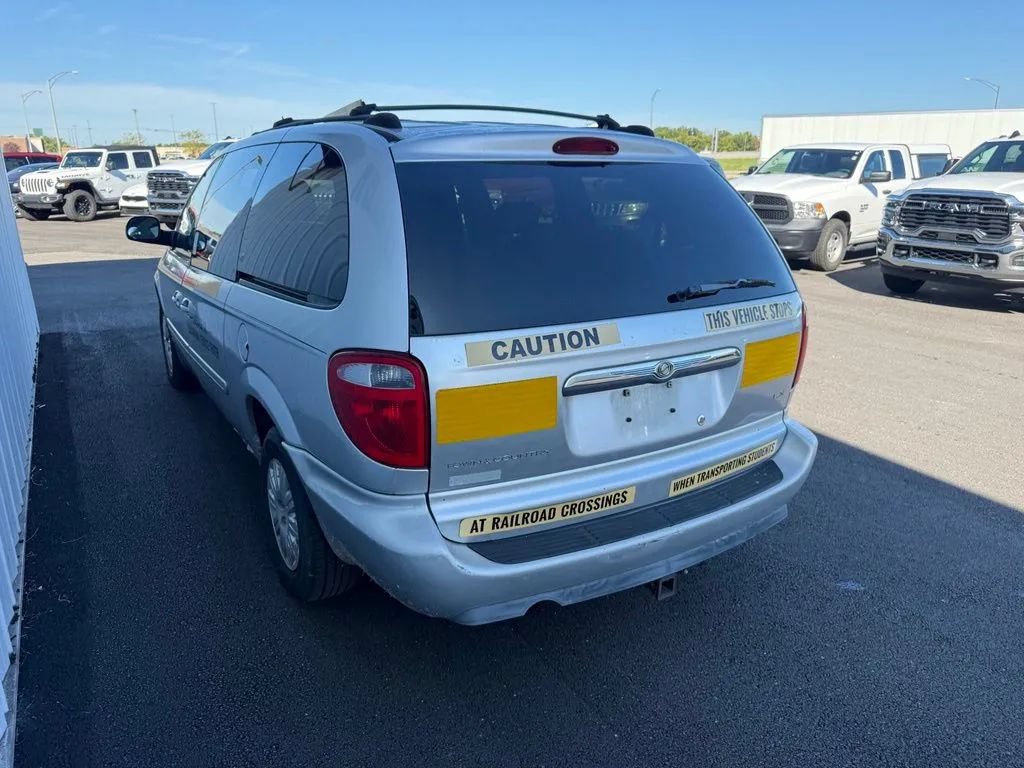 Used 2005 Chrysler Town & Country LX w/ Popular Equipment Group II FWD image 6