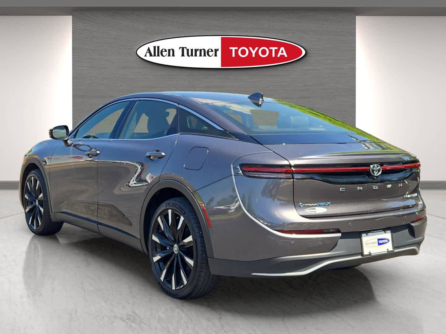Used 2024 Toyota Crown Platinum AWD/4WD image 8