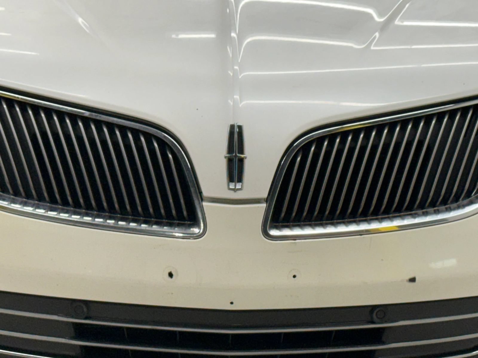 Used 2013 Lincoln MKS AWD image 5
