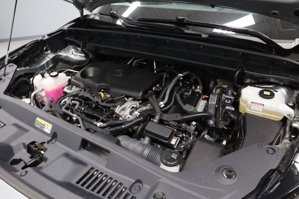 Used 2021 Toyota Highlander LE image 12