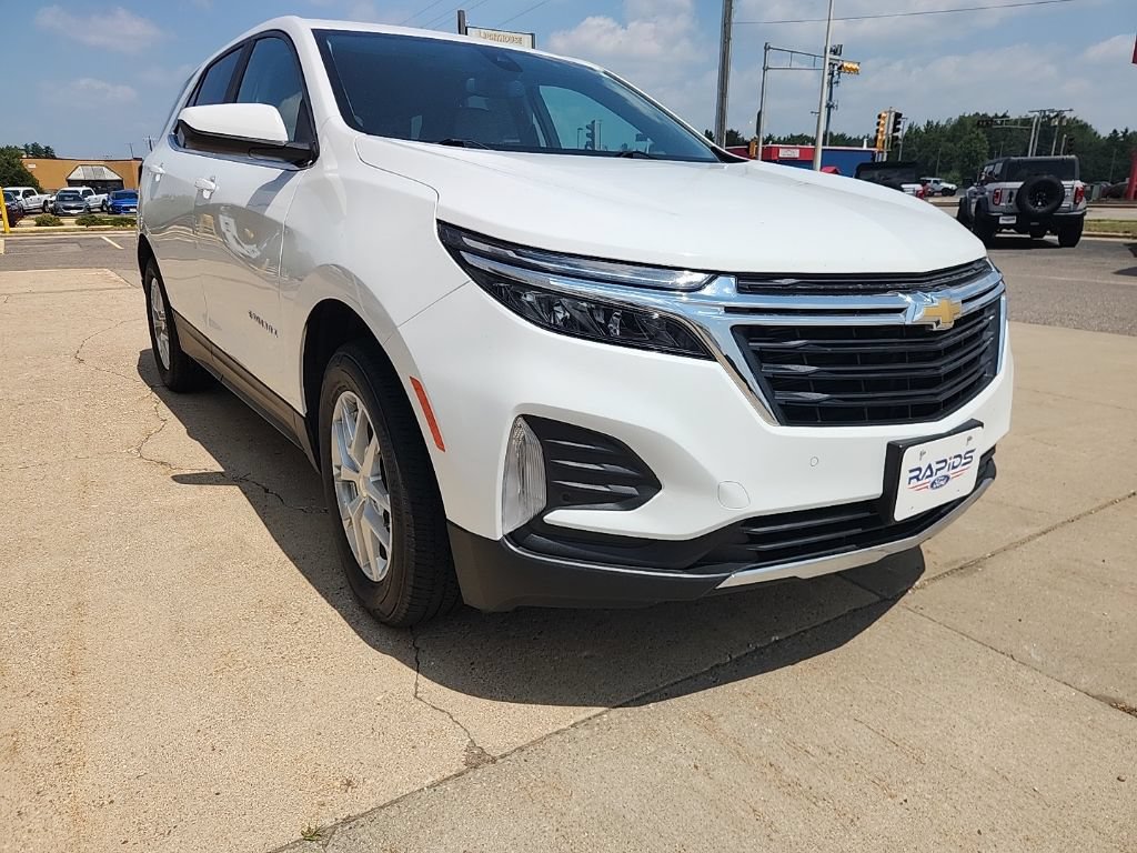 Used 2023 Chevrolet Equinox LT w/ Driver Convenience Package AWD/4WD image 2