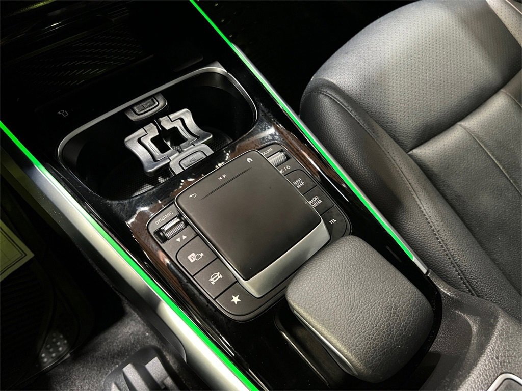 Used 2022 Mercedes-Benz EQB 300 4MATIC image 35