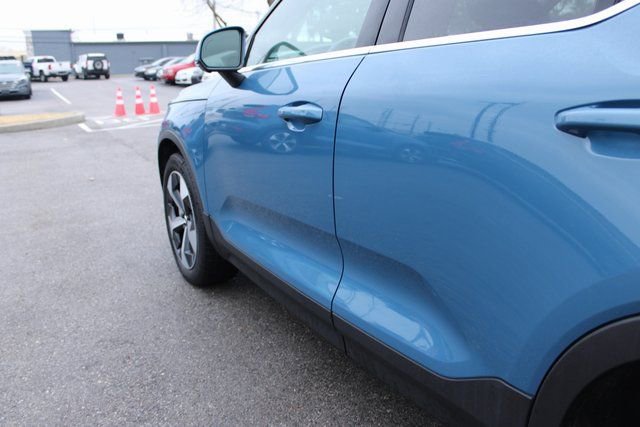Used 2025 Volvo XC40 B5 Plus AWD/4WD image 49