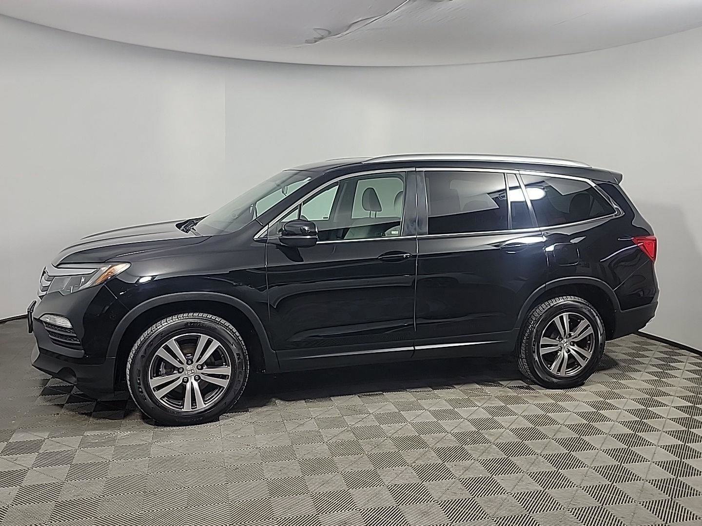 Certified 2017 Honda Pilot EX image 11