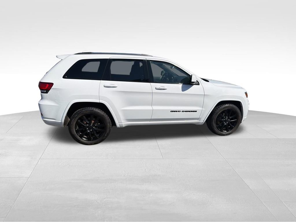 Used 2020 Jeep Grand Cherokee Altitude image 12