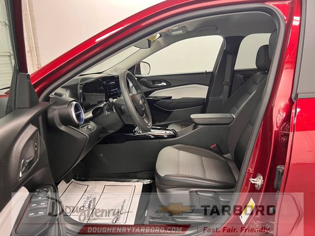 Used 2025 Chevrolet Trax LT FWD image 29