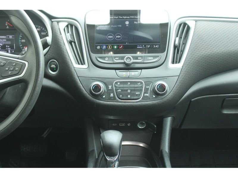 Used 2022 Chevrolet Malibu LT FWD image 17