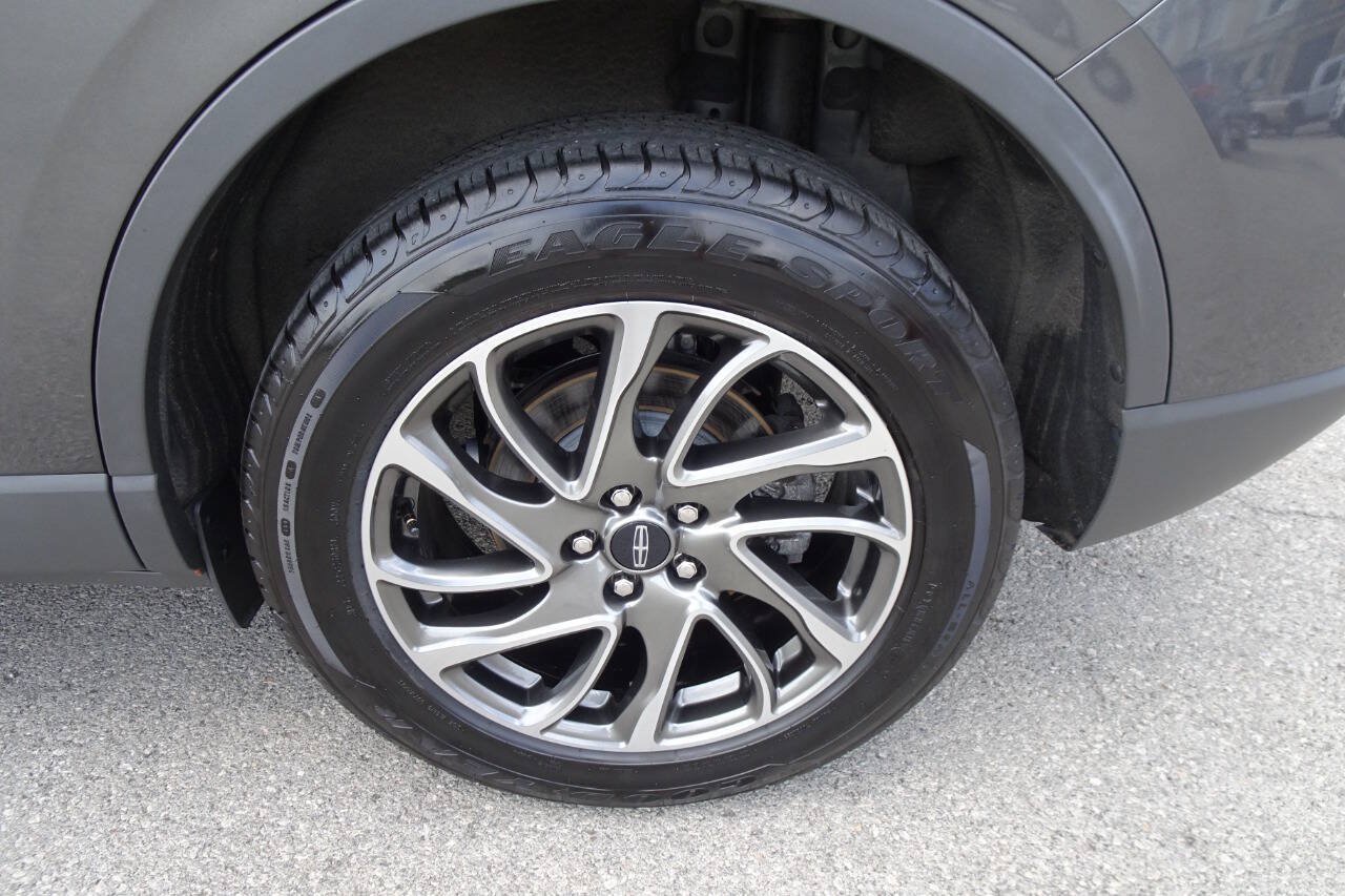 Used 2020 Lincoln Corsair AWD w/ Equipment Group 101A image 11