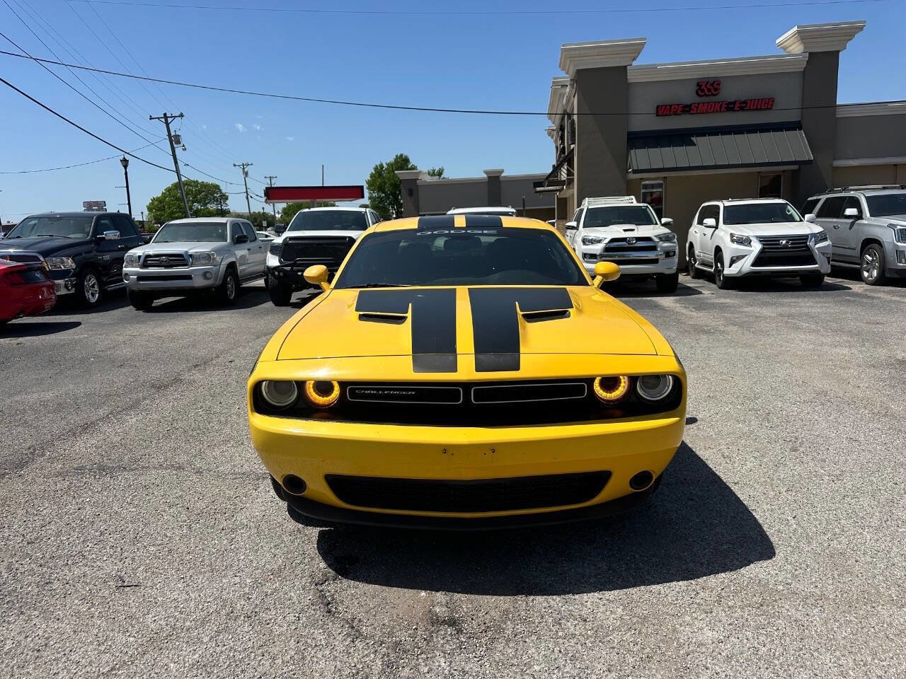 Used 2018 Dodge Challenger SXT image 2