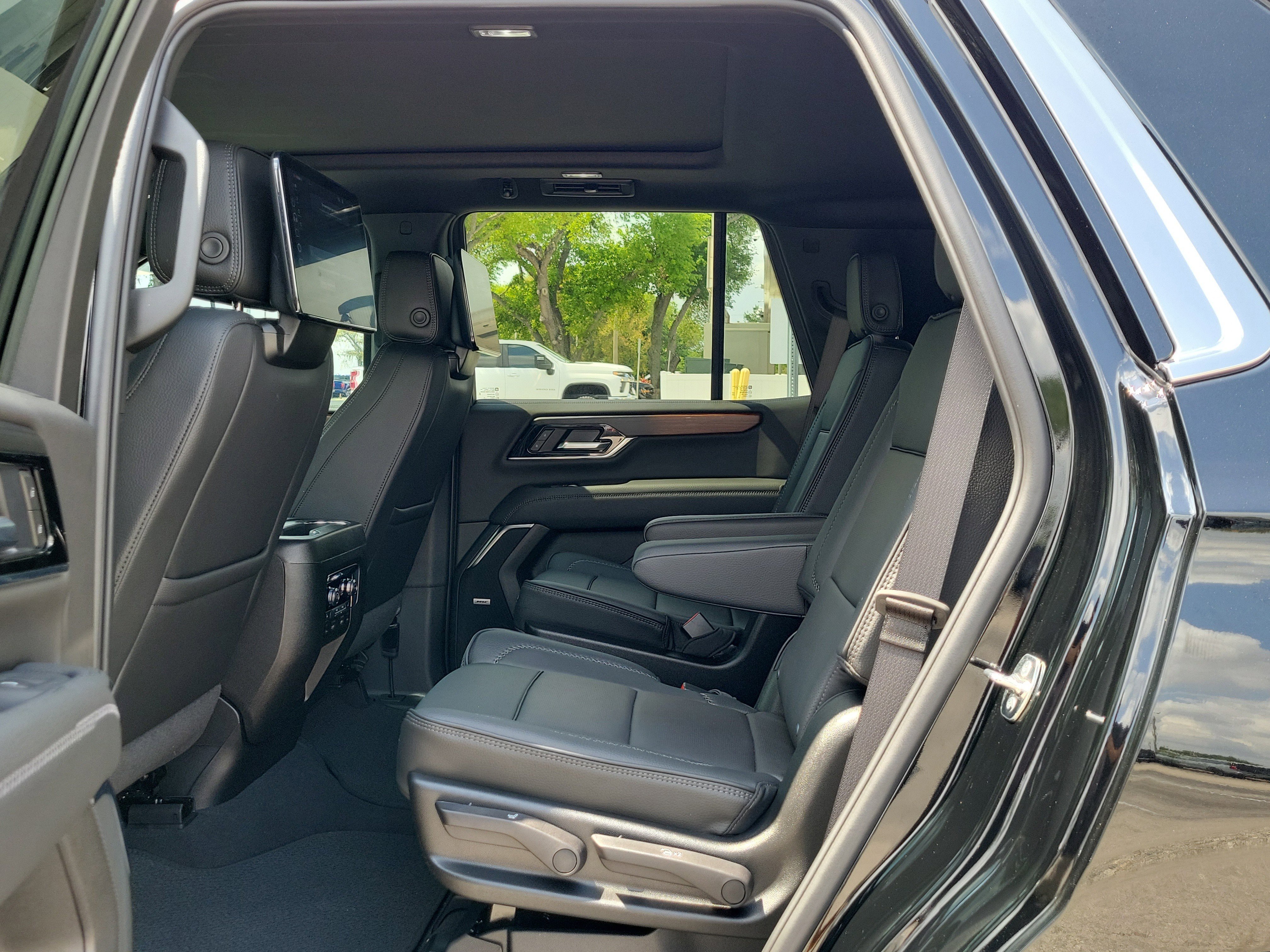 Used 2026 GMC Yukon Denali w/ Denali Reserve Package image 14