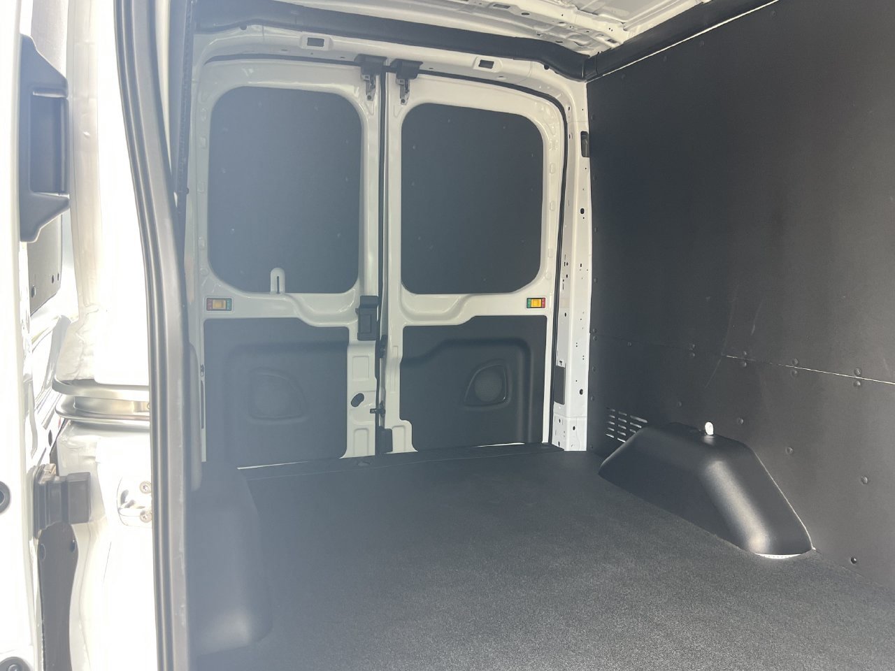 New 2027 Ford Transit 250 148 Medium Roof w/ Load Area Protection Package RWD image 19