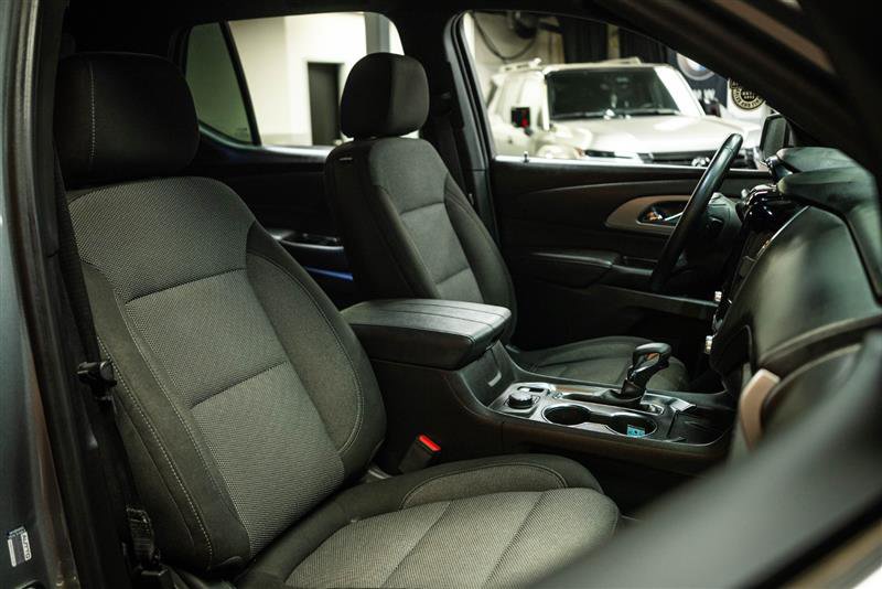 Used 2023 Chevrolet Traverse LT image 15
