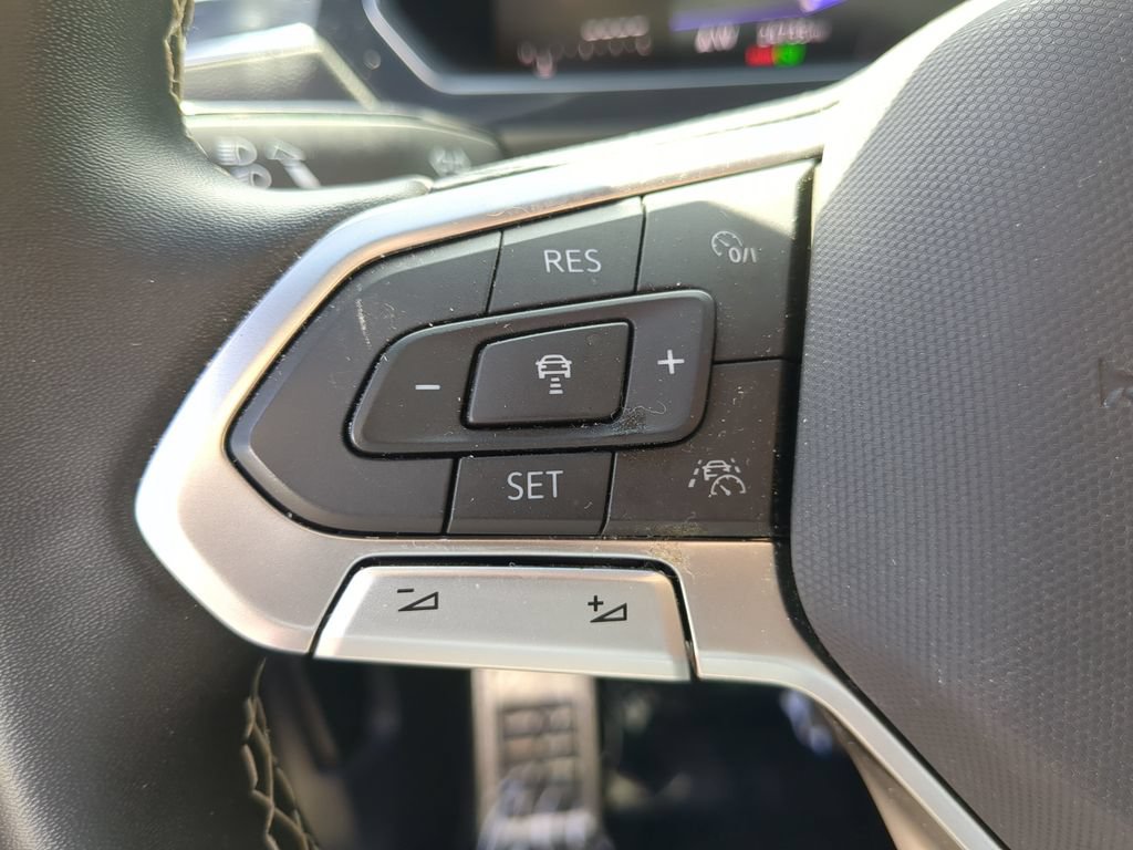 Certified 2023 Volkswagen Tiguan SE R-Line FWD image 27