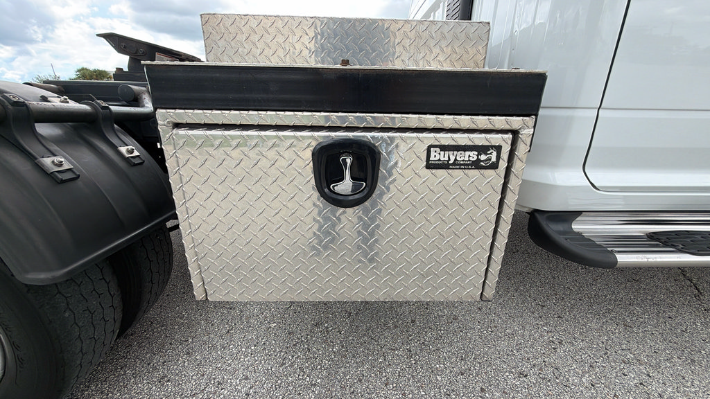 Used 2024 RAM 5500 Tradesman w/ Chrome Appearance Group AWD/4WD image 24