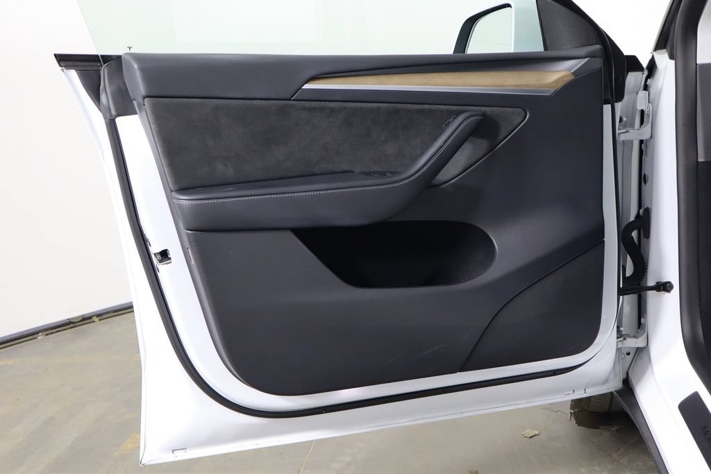 Used 2023 Tesla Model Y AWD image 18