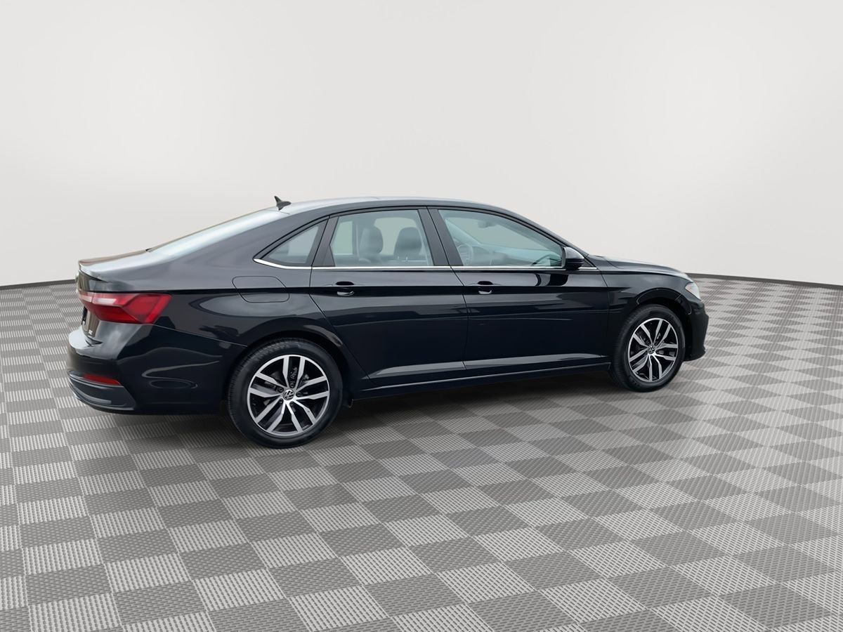 Used 2025 Volkswagen Jetta SE image 7