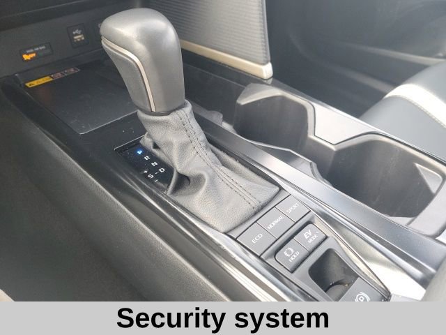 Used 2025 Toyota Camry SE image 9