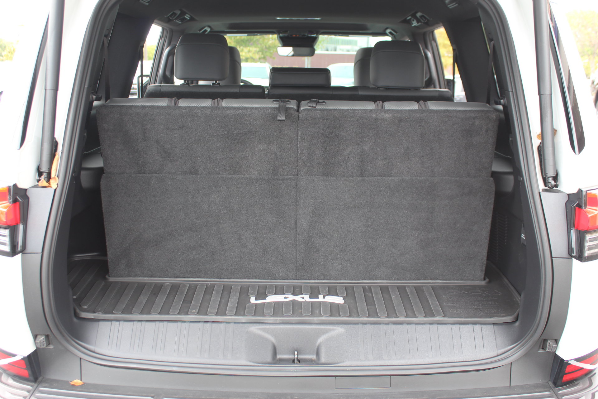 Used 2024 Lexus GX 550 w/ Accessory Package (Z1) AWD/4WD image 32