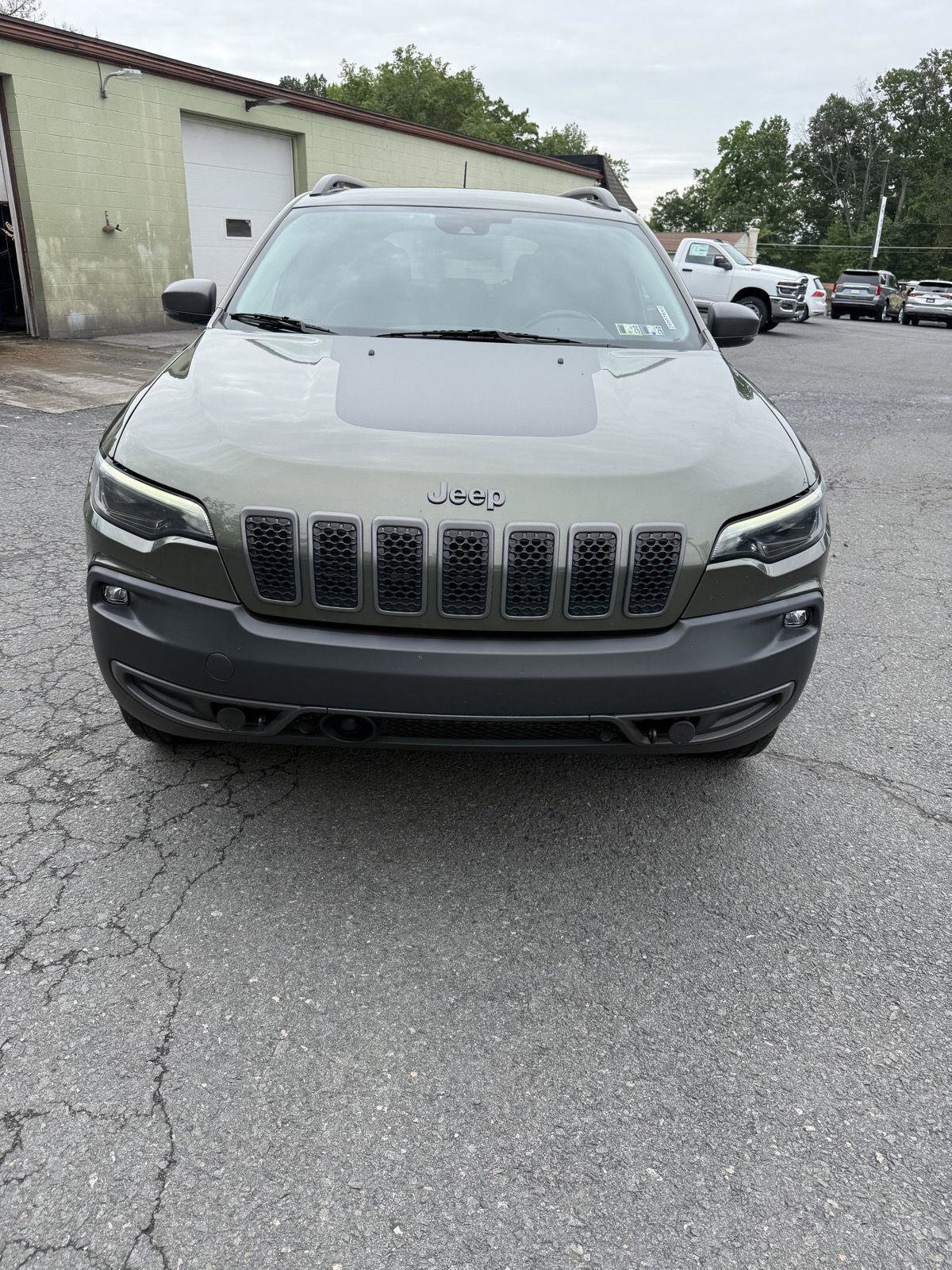 Used 2021 Jeep Cherokee Trailhawk w/ Sun, Sound & Nav Group AWD/4WD image 2