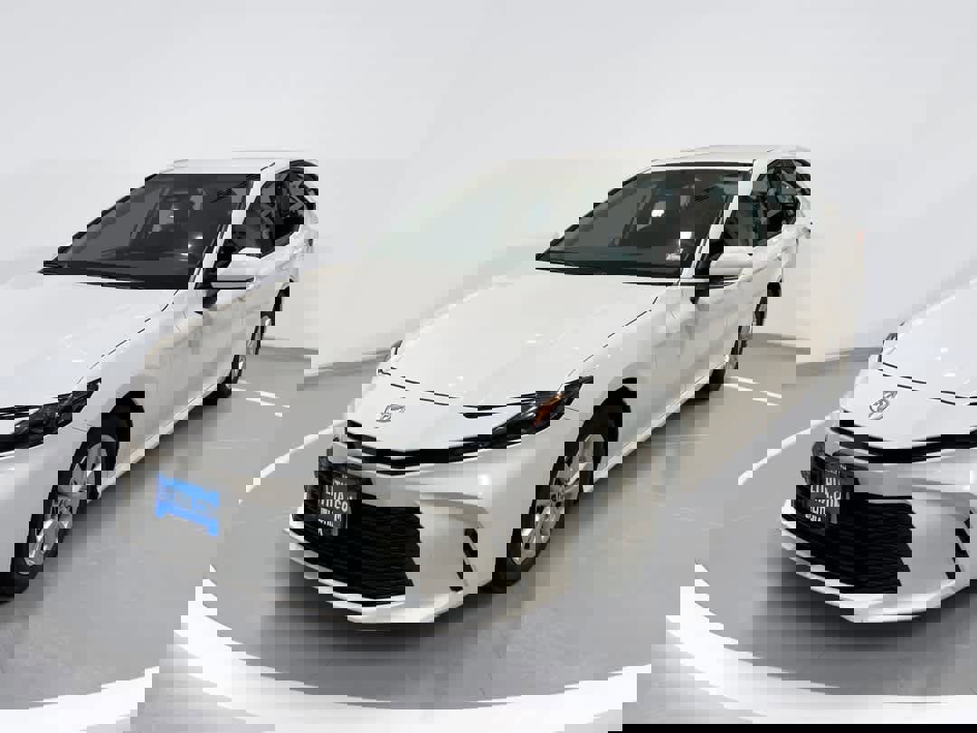 Certified 2025 Toyota Camry LE image 1