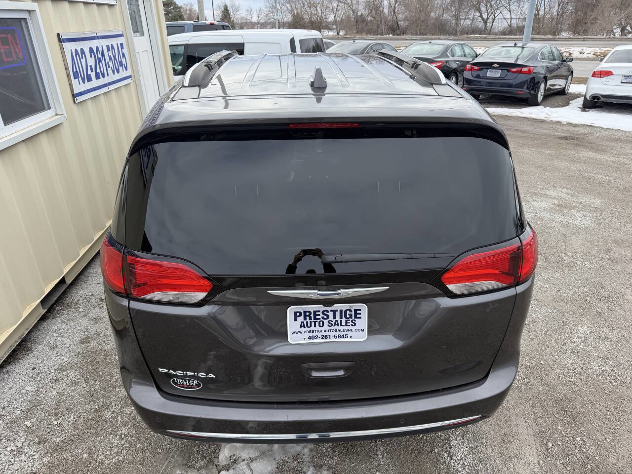Used 2018 Chrysler Pacifica Touring-L image 6