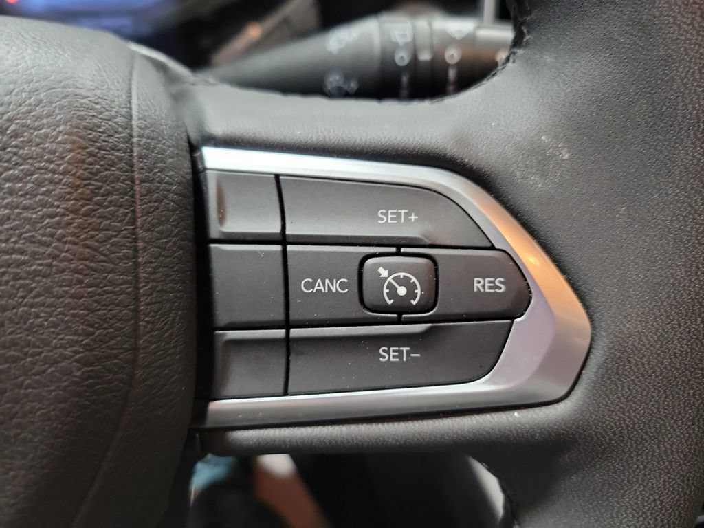 Used 2023 Jeep Compass Latitude AWD/4WD image 34