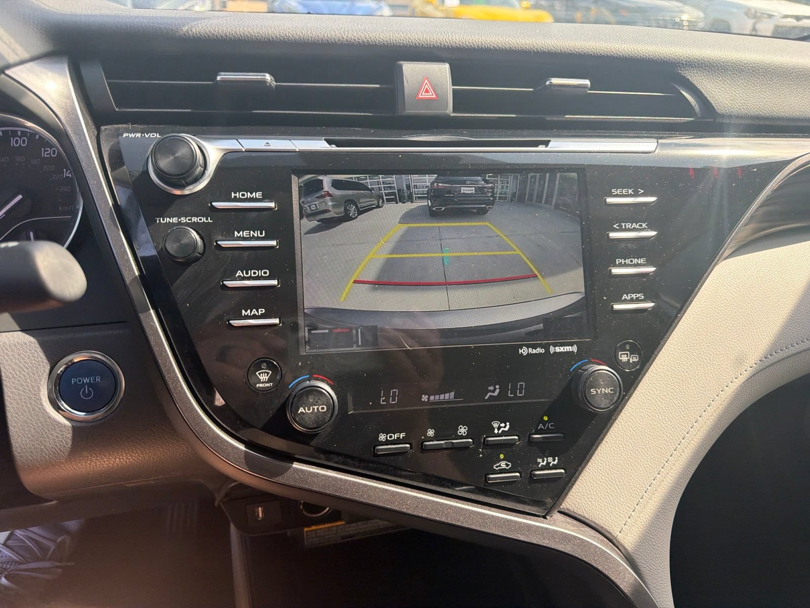 Used 2020 Toyota Camry XLE FWD image 17