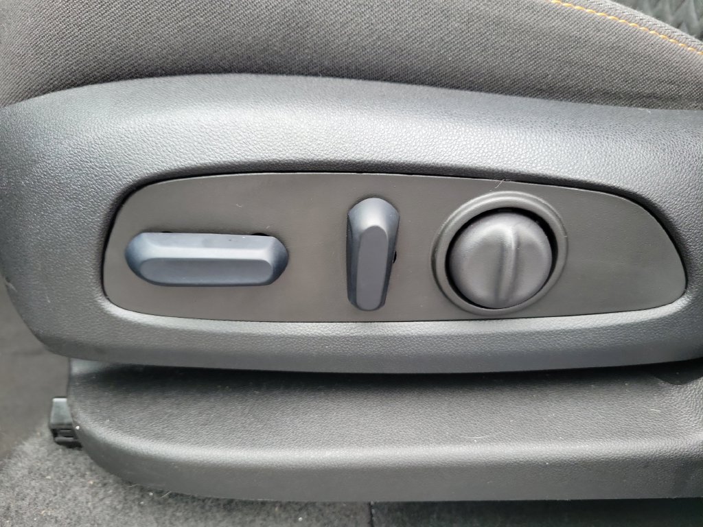Used 2024 Chevrolet Equinox LT FWD image 22