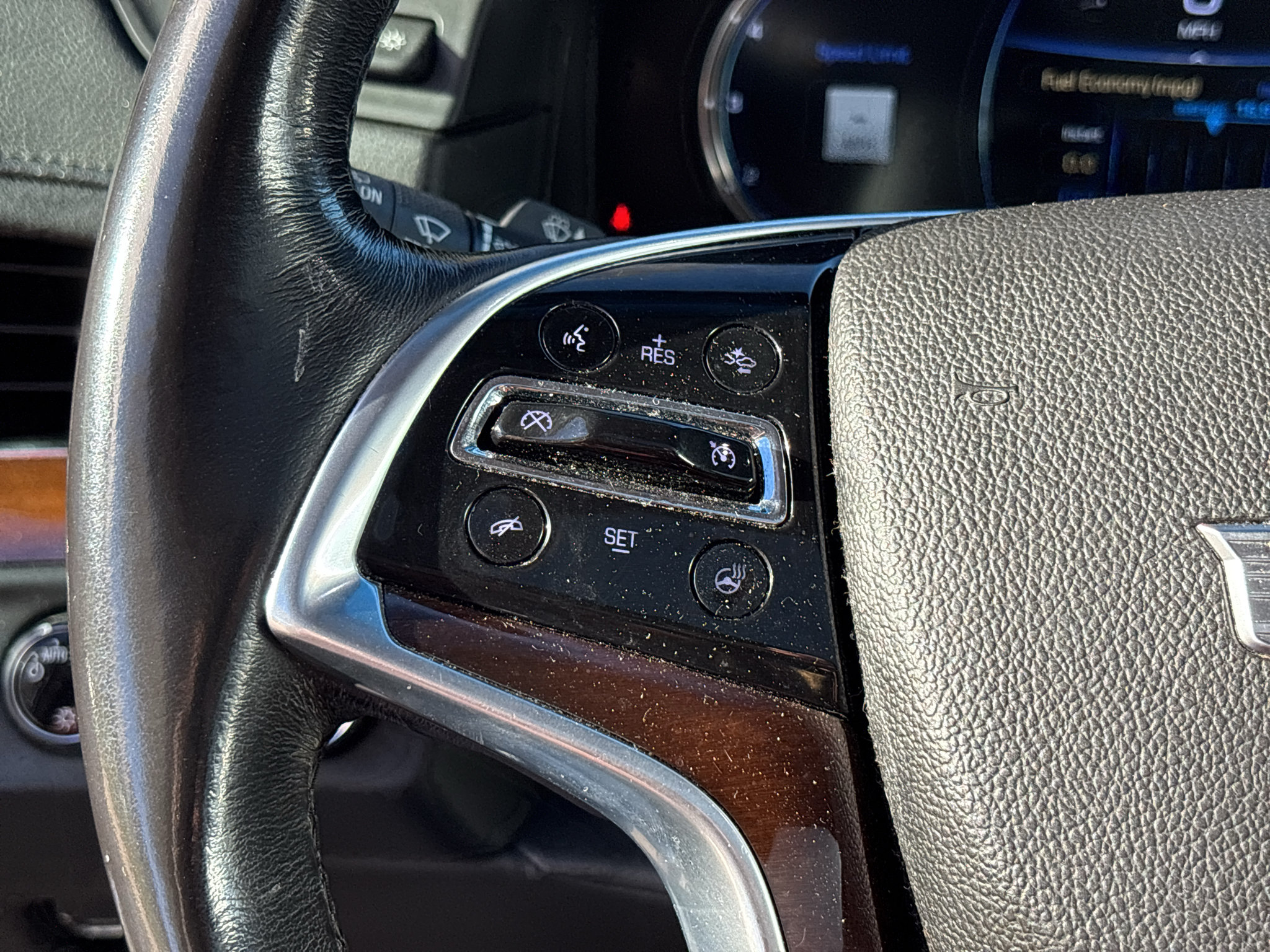 Used 2018 Cadillac Escalade Premium Luxury AWD/4WD image 19