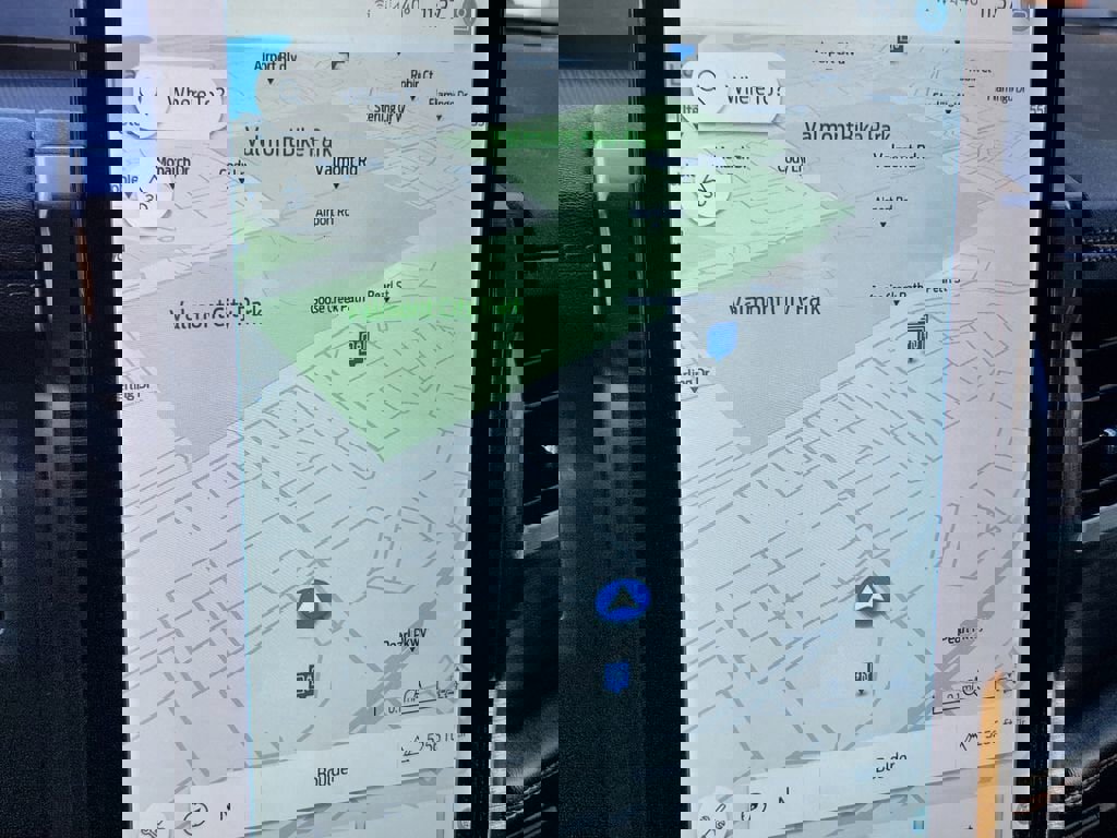 Used 2023 Ford F150 Lightning Lariat image 11