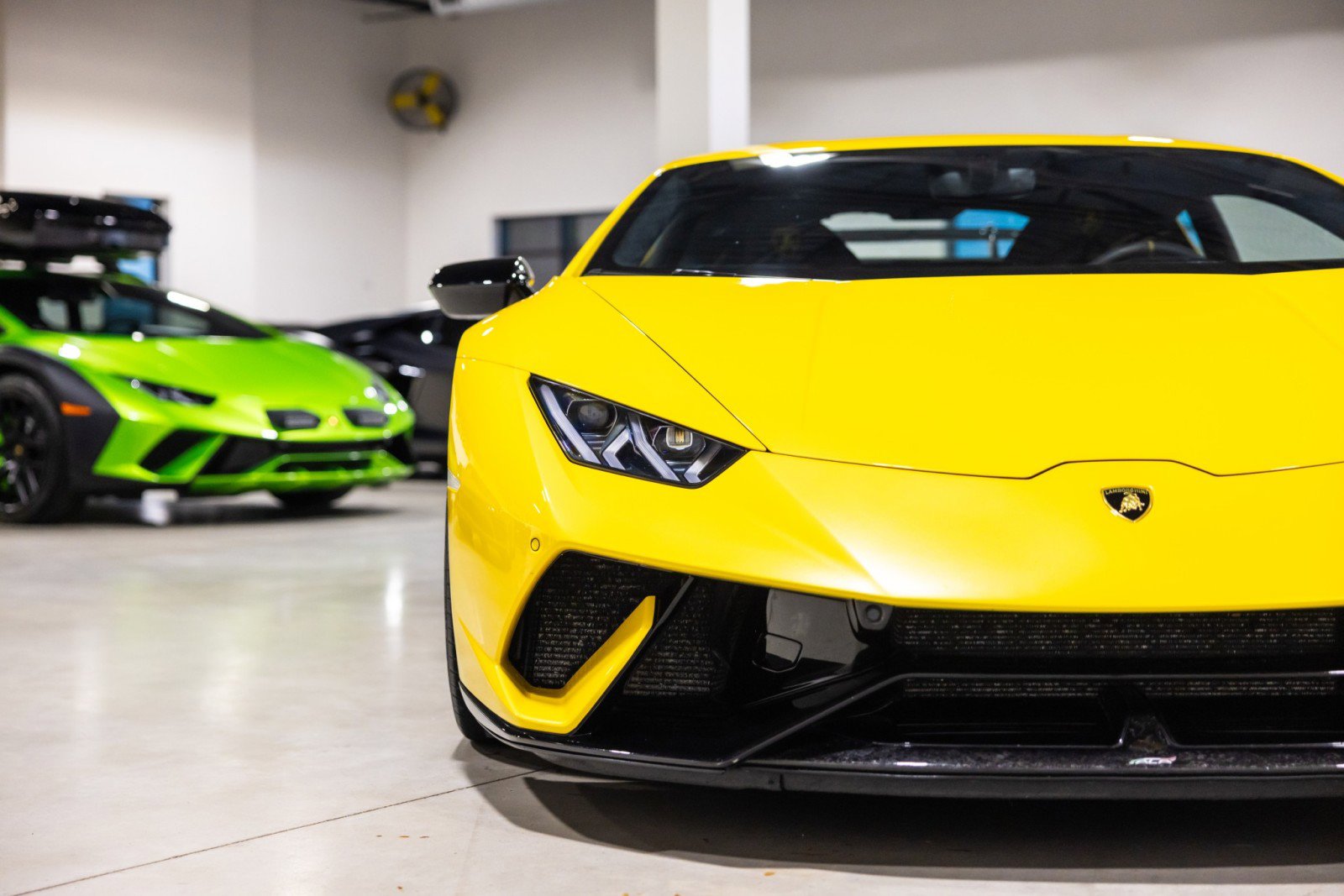 Used 2018 Lamborghini Huracan Performante AWD/4WD image 25