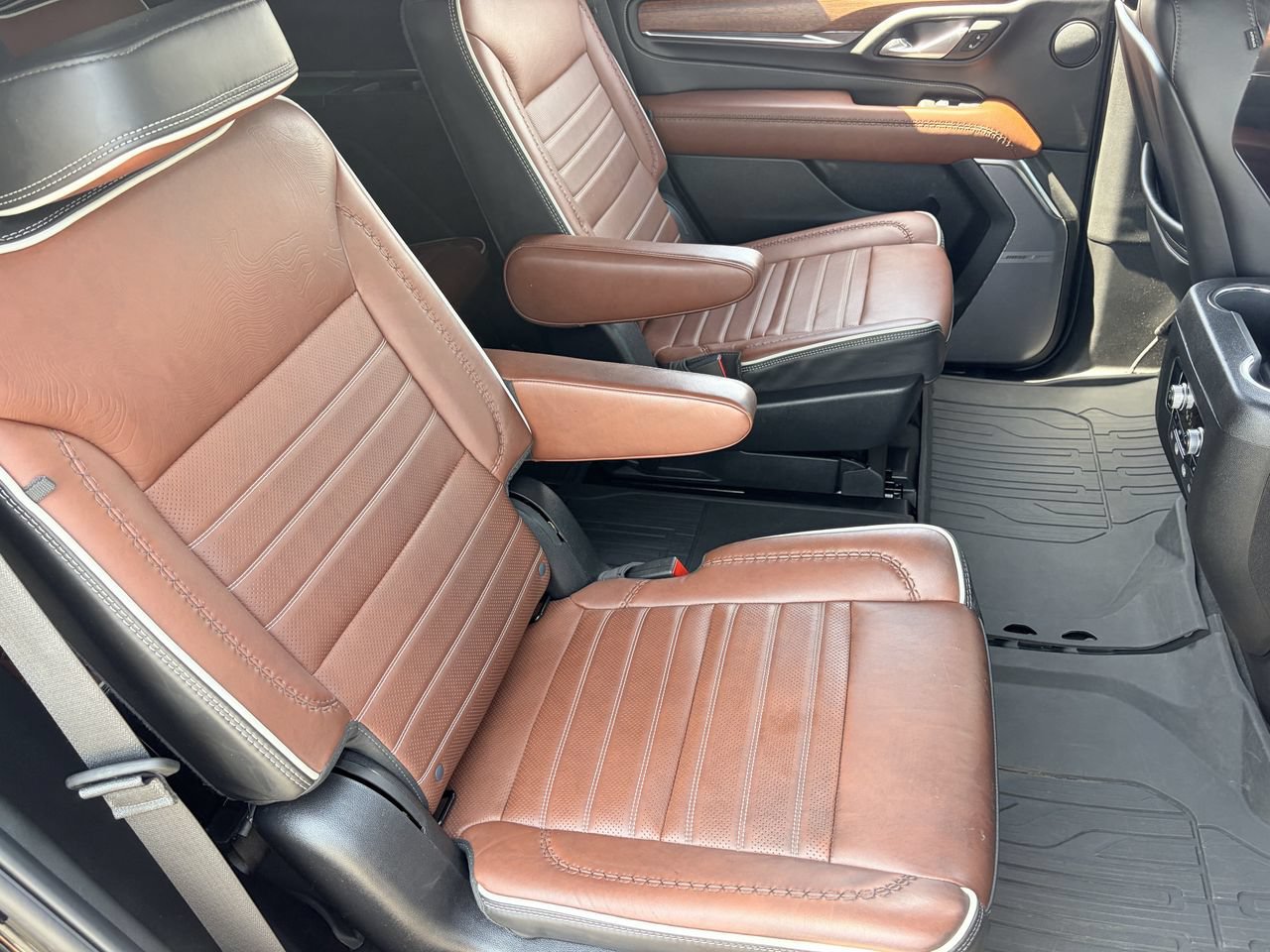 Used 2024 GMC Yukon Denali Ultimate AWD/4WD image 13