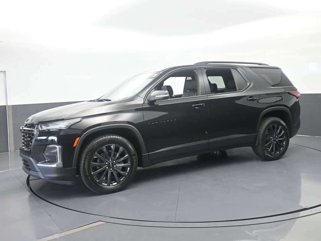 Used 2023 Chevrolet Traverse RS FWD image 2