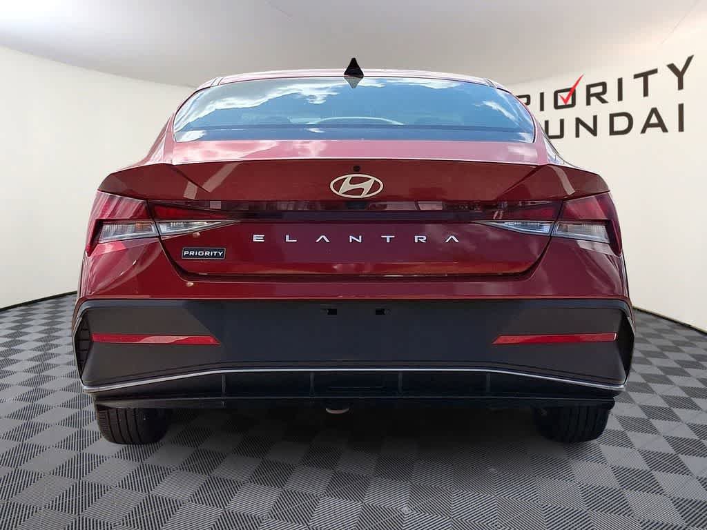 Used 2024 Hyundai Elantra SEL FWD image 5