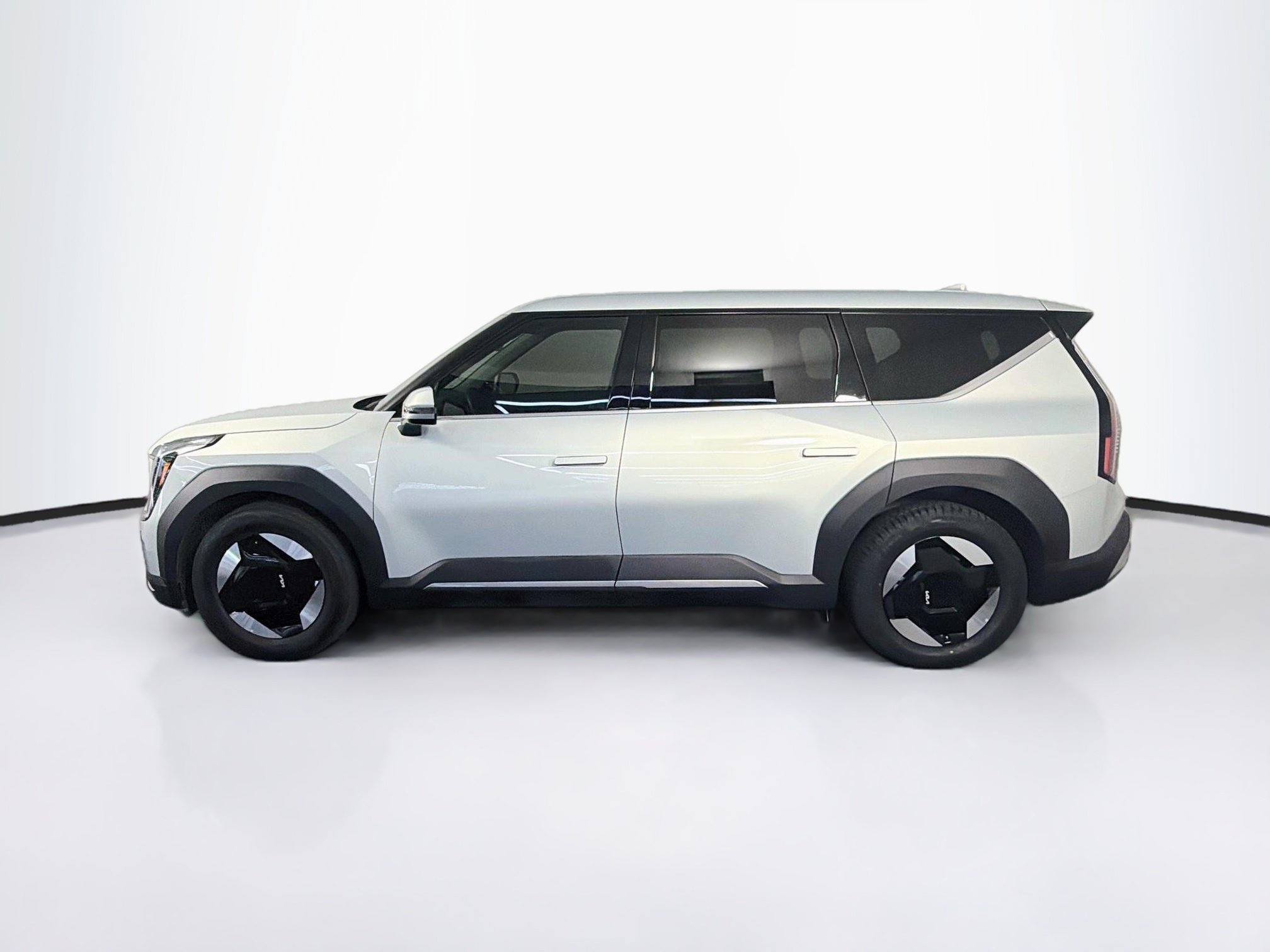 Used 2024 Kia EV9 Light Long Range RWD image 4