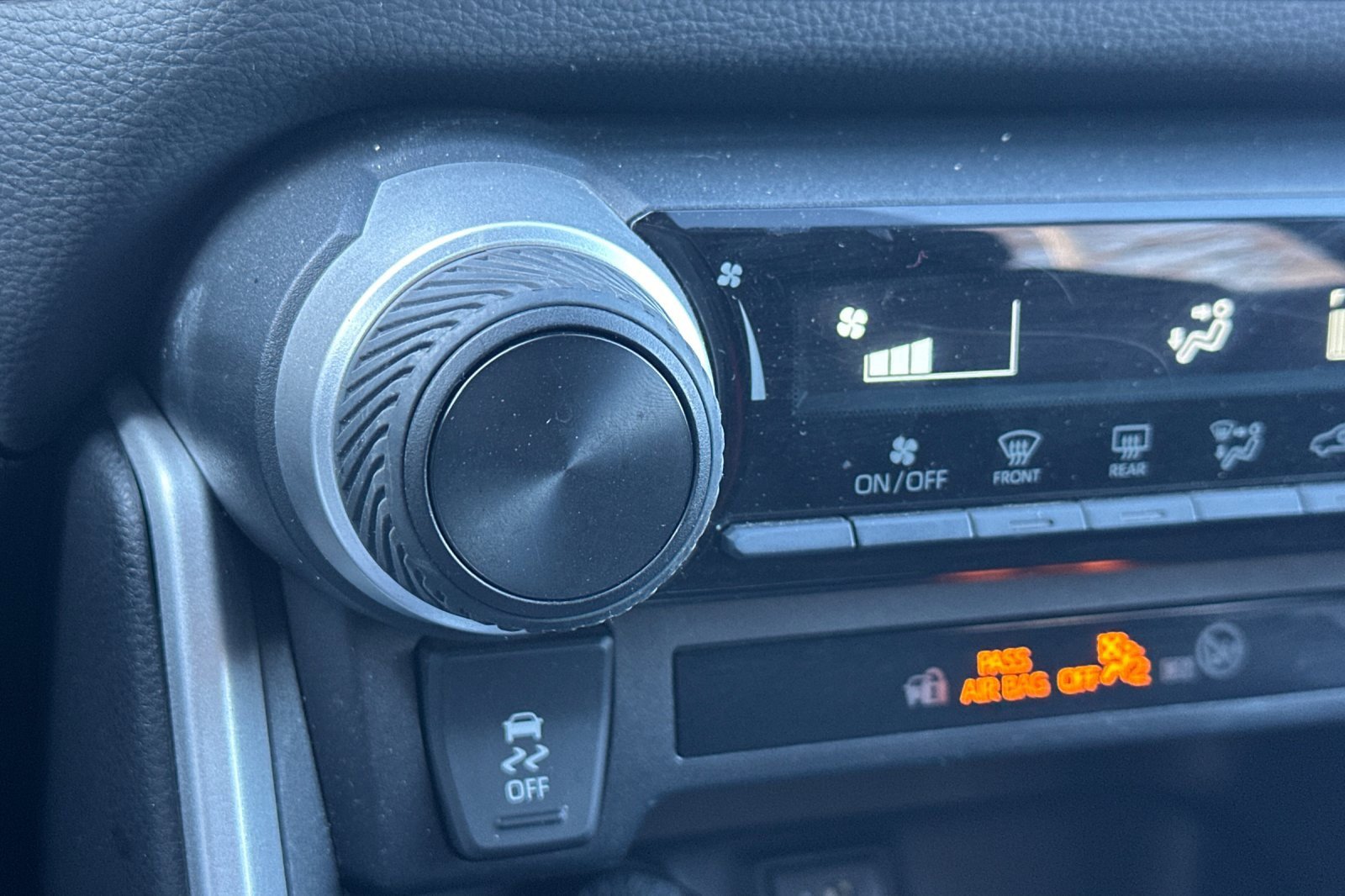 Used 2024 Toyota RAV4 LE image 29